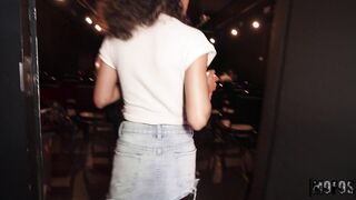 2025-09-16-11340841-movie-theater-flashing_720