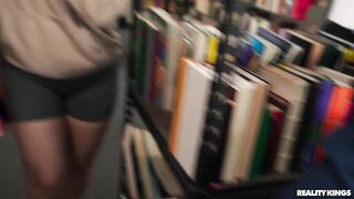 2025-03-22-10762271-vlogging-the-library_720