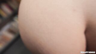 2025-03-22-10762271-vlogging-the-library_720