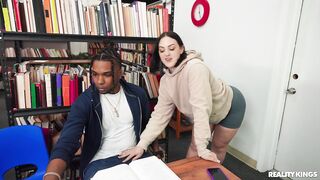 2025-03-22-10762271-vlogging-the-library_720