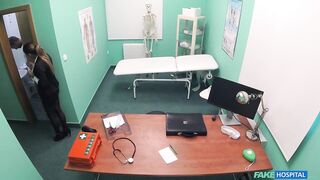 2017-09-20-4087101-hot-estate-agent-loves-sucking-cock_720