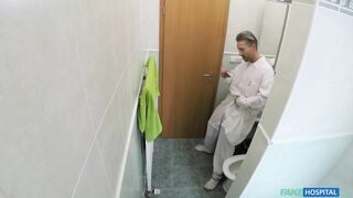 2017-11-15-4085521-thick-dick-stretches-shaven-pussy_720