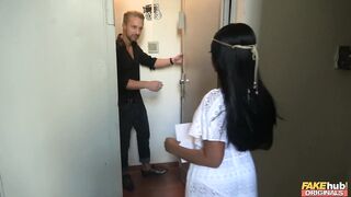 2017-12-09-4093921-interview-with-a-siren_720