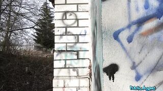 2018-03-27-4070901-public-sex-for-quick-extra-cash_720