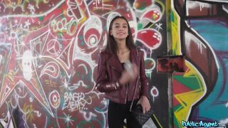 2022-04-22-4634681-hot-brunette-bounces-on-big-cock_720