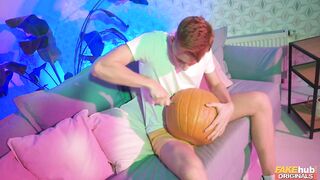 2021-10-28-4489251-pumping-pumpkins_720