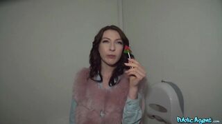 2021-12-17-4498391-toilet-fuck-for-lollipop-sucker_720