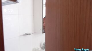 2018-02-13-4066431-stranded-thai-facialised-by-stranger_720