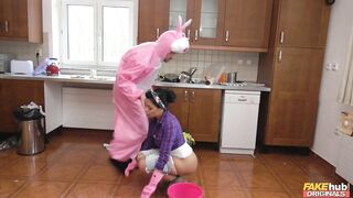 2018-03-29-4094421-latina-maid-for-easter_720