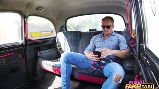 2018-09-21-4358699-horny-sweaty-taxi-backseat-fuck_720