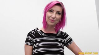 2020-02-09-4411255-punk-rocker-loves-rough-sex_720