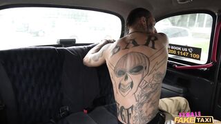 2018-12-07-4353532-tattooed-guy-makes-blonde-horny_720