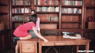 2020-10-28-4419669-library-lesbians-caught_720