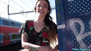 2019-05-23-4357592-tattooed-minx-cums-on-cock-outdoors_720