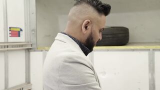 2019-06-08-4358377-fake-removals-tight_720