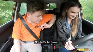 2019-07-15-4360987-teen-brunette-pussy-stretched_720