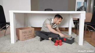 2020-12-29-4421573-a-pussy-in-my-man-cave_720