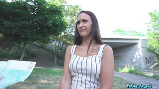 2020-12-06-4420913-latina-sucks-cock-in-the-woods_720