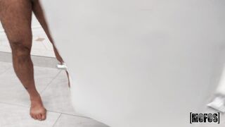 2023-12-01-9580051-petite-myra-loves-big-guys_720