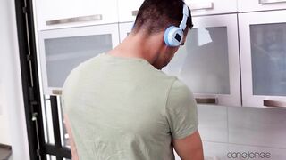 2024-01-20-9771961-blonde-fucks-her-big-dick-tenant_720