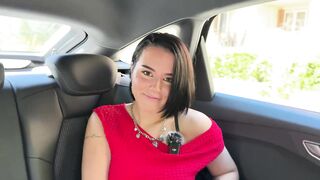 2025-09-17-rose-is-blowing-out-two-big-candles-for-her-20th-birthday_720