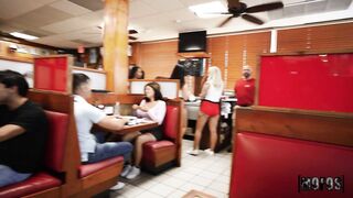 2023-10-03-9425721-cream-for-the-waitresses_720