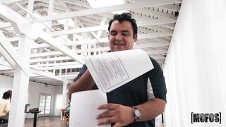 2023-12-06-9636531-sneaky-office-link_720