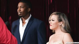 2020-09-07-3108551-trophy-wife_720