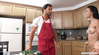 2020-11-14-4420306-fussy-yet-gushy_720