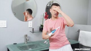 2021-01-09-4422141-walked-in-on-my-roommate-and-she-liked-it_720