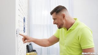 2020-12-16-4420988-turning-up-the-heat-for-her-workout_720