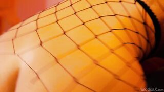 2020-10-28-180962-vampires-kiss720