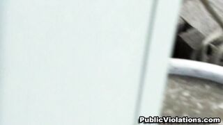 2010-09-04-27392-i-can-t-hold-it_950