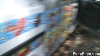 2010-08-16-990-teen-eve-evans-fucks-ron_950