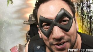 2009-12-15-27360-royalty-nikki-call-on-the-assmen_950