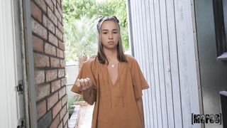 2022-12-24-8352251-video-favor-goes-too-far_720