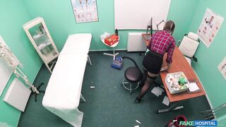 2017-11-03-4084991-cute-pigtailed-cleaner-sucks-cock_720