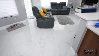 2022-09-01-7986181-each-costume-is-sexier-than-the-last_720