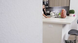 2023-02-25-8551991-she-cant-wait-for-butt-play_720