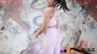 2022-11-27-8275971-truth-or-dare-in-the-gym_720