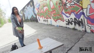 2022-10-10-8075951-cock-ring-toss_720