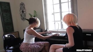 2020-07-14-4416751-musical-threesome_720