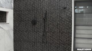 2025-10-02-11377001-remodeling-the-bathroom_720