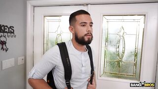 2024-01-16-9730061-connie-perignon-makes-a-fans-wet-dream-come-true_720