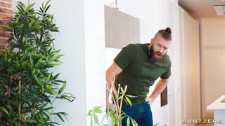 2025-04-19-10811491-horny-gymnast_720