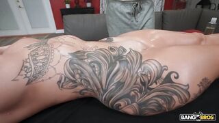 2023-10-14-9402751-a-new-type-of-massage_720