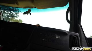 2023-06-28-9208231-pretty-feet-big-meat_720