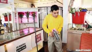 2020-06-18-4416046-fuck-the-flowers_720