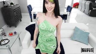 2023-02-04-8493791-kittys-in-for-a-big-surprise_720