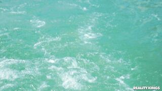 2020-08-04-4417614-keira-craves-the-captains-cock_720